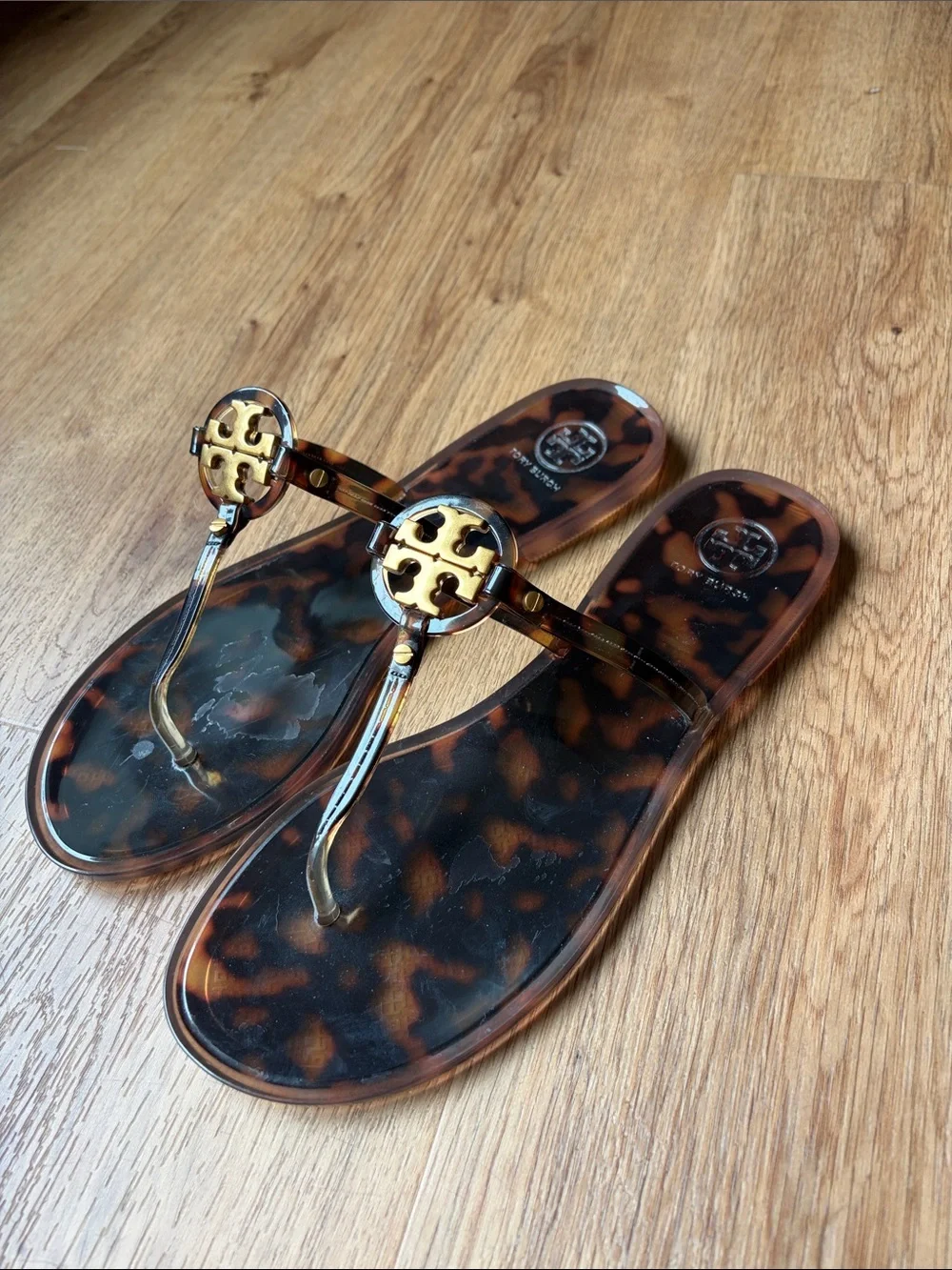 Tory Burch Miller Jelly Sandals Tortoise Brown Gold Logo Thong Flip Flops